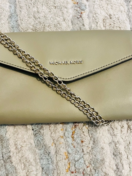 Michael Kors Handbags - Michael Kors Green Leather Envelope Clutch with Gold Chain.       EUC